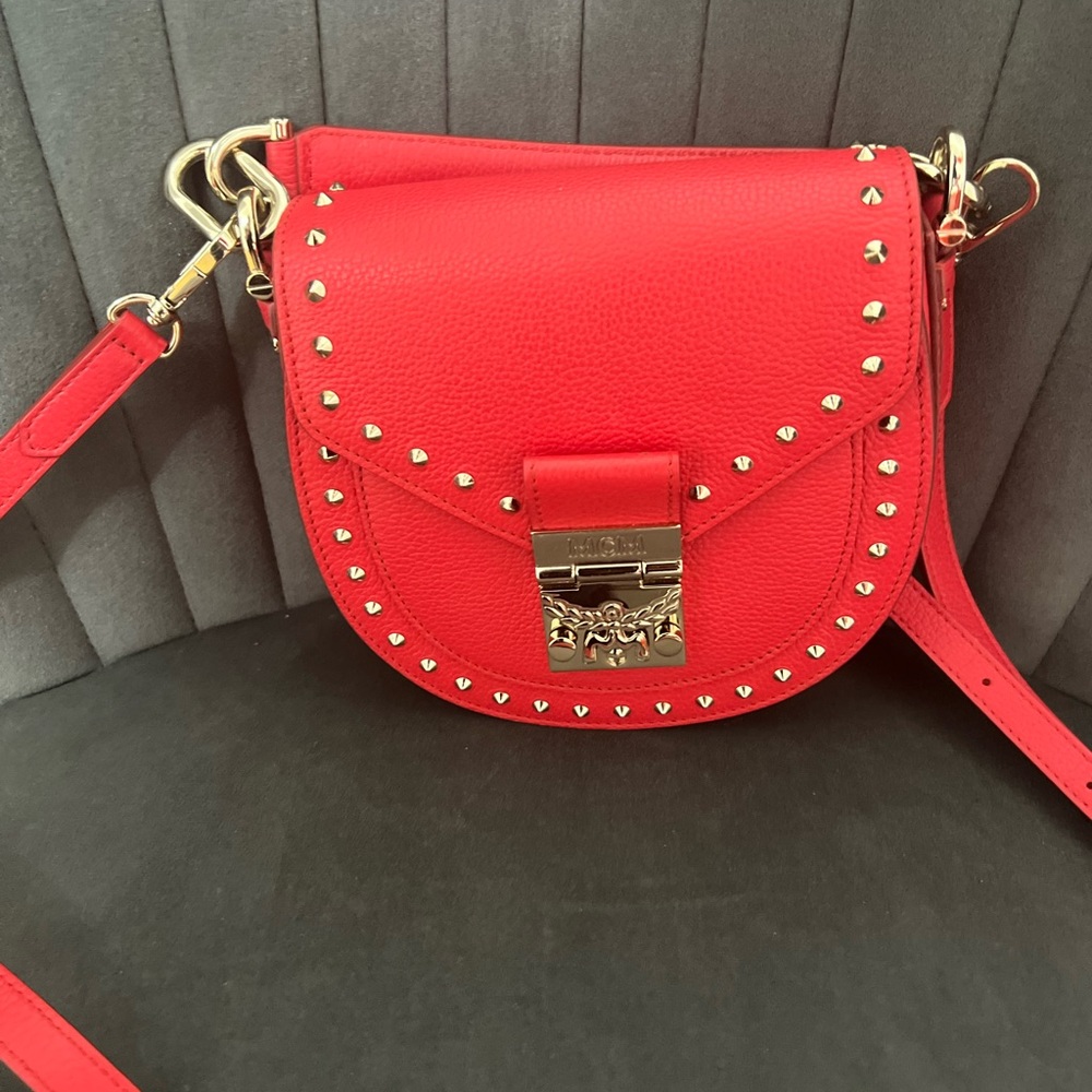 Woman MCM crossbody bag